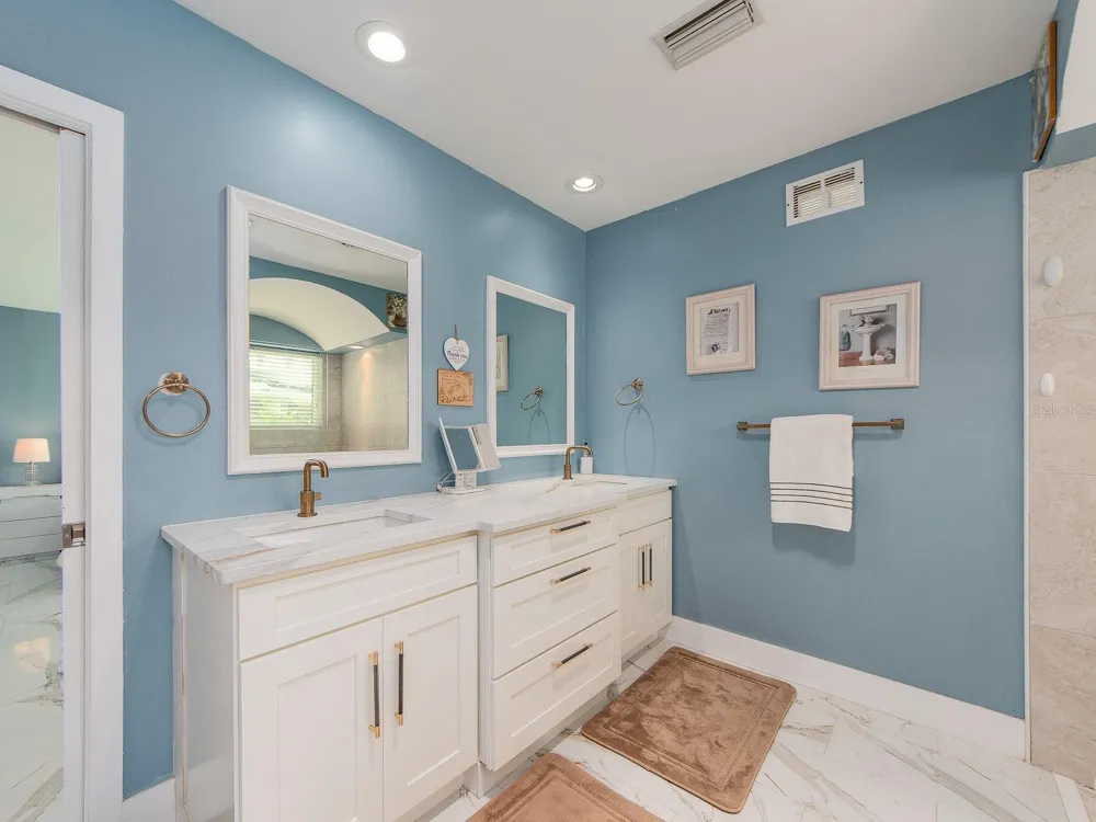 1826 VENETIAN POINT DRIVE Clearwater, FL 33755