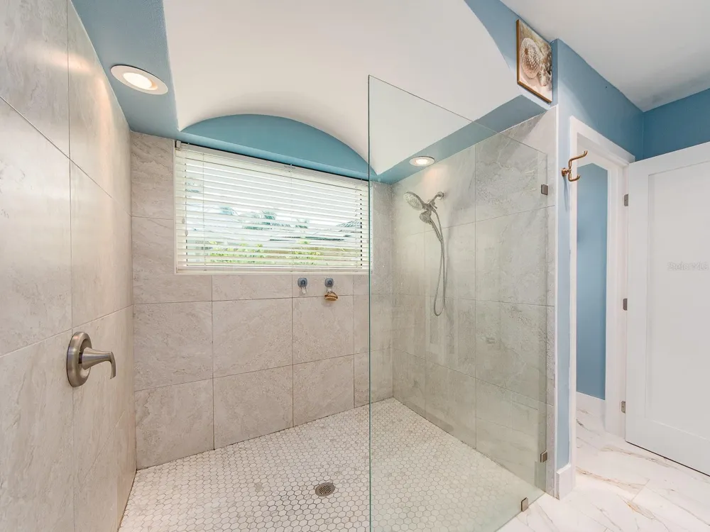 1826 VENETIAN POINT DRIVE Clearwater, FL 33755
