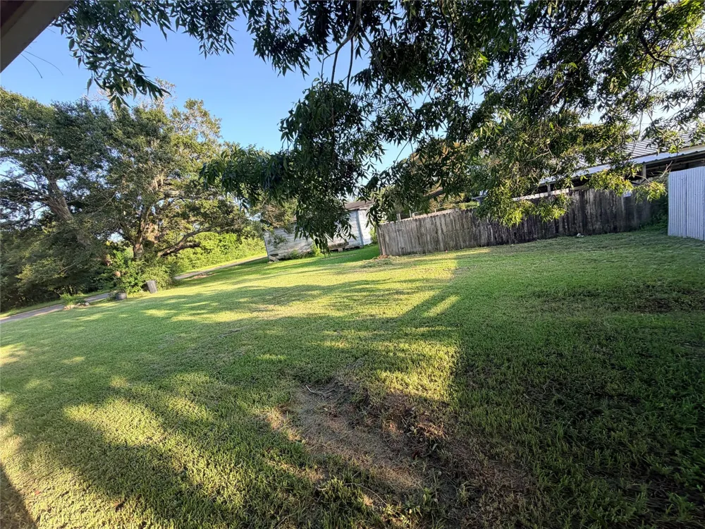 424 Baker Circle Ames, TX 77575