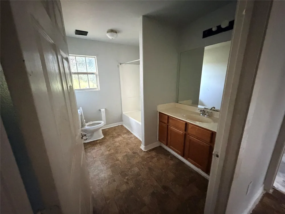 424 Baker Circle Ames, TX 77575