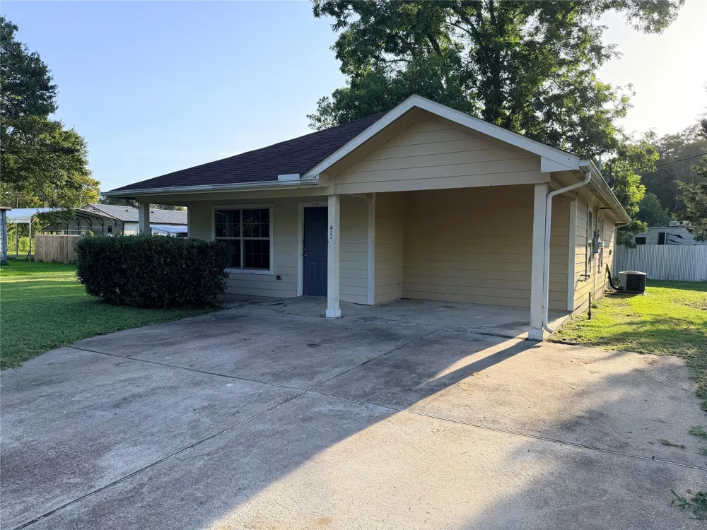 424 Baker Circle Ames, TX 77575