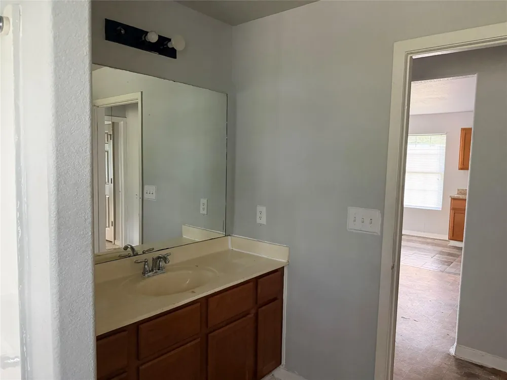 424 Baker Circle Ames, TX 77575