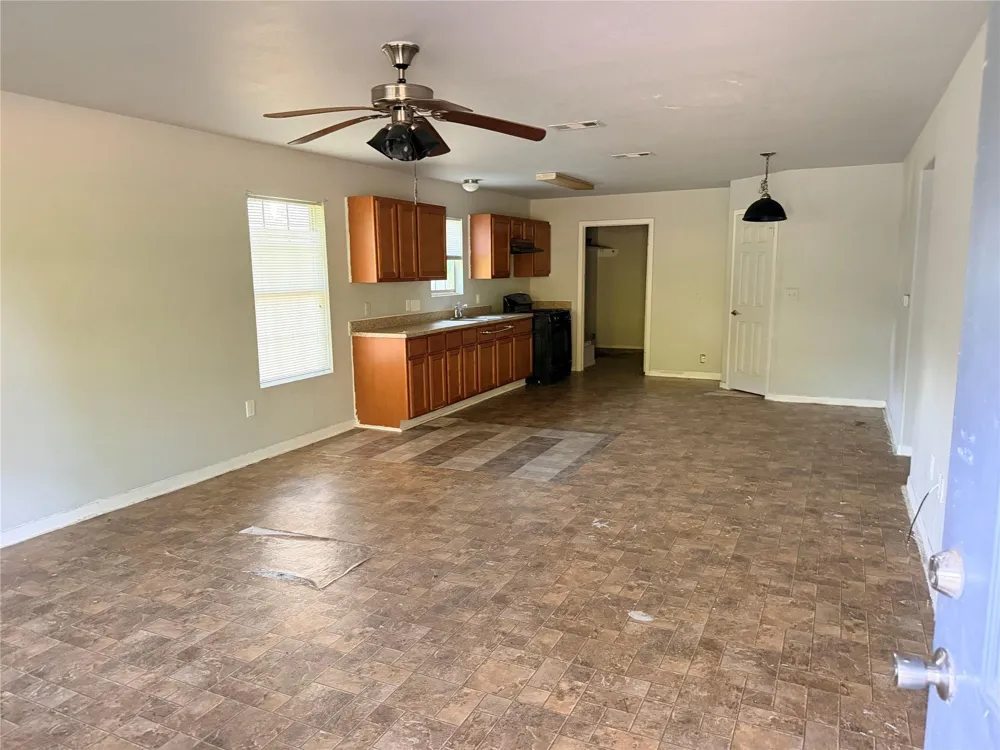 424 Baker Circle Ames, TX 77575