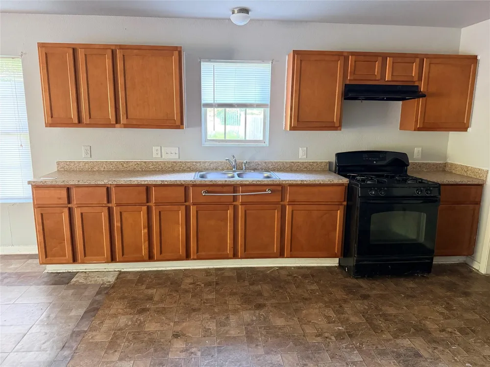 424 Baker Circle Ames, TX 77575