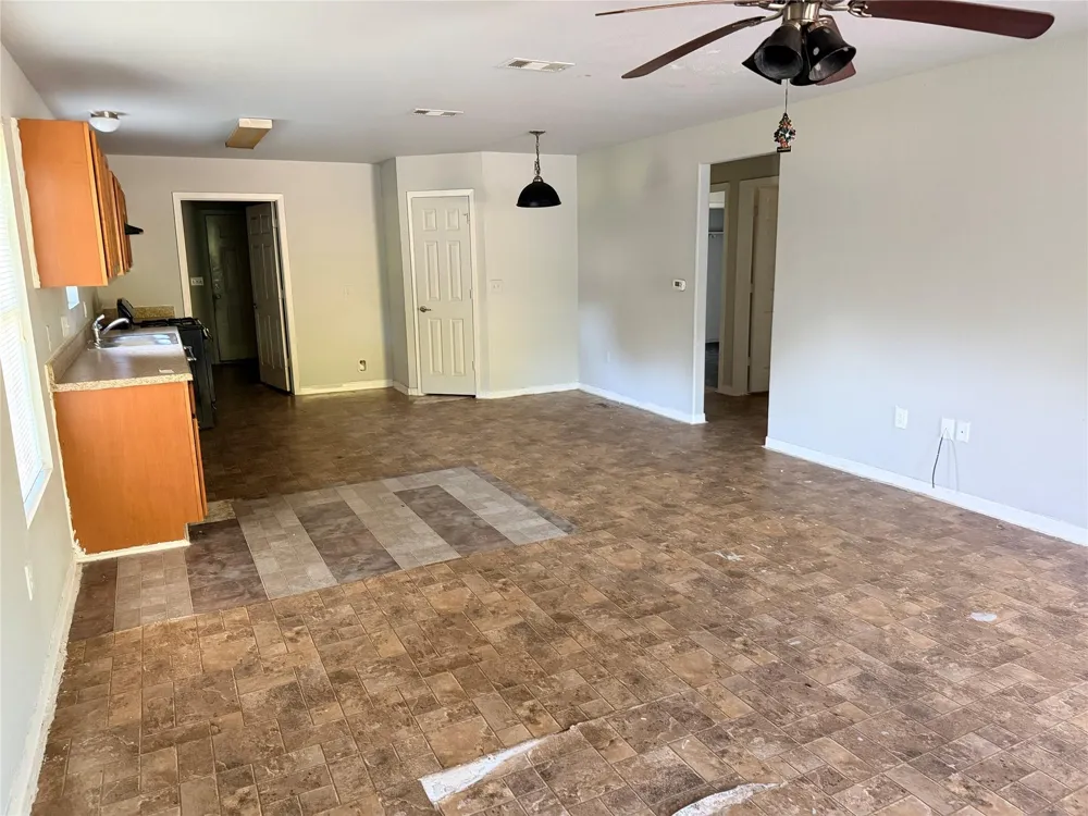 424 Baker Circle Ames, TX 77575