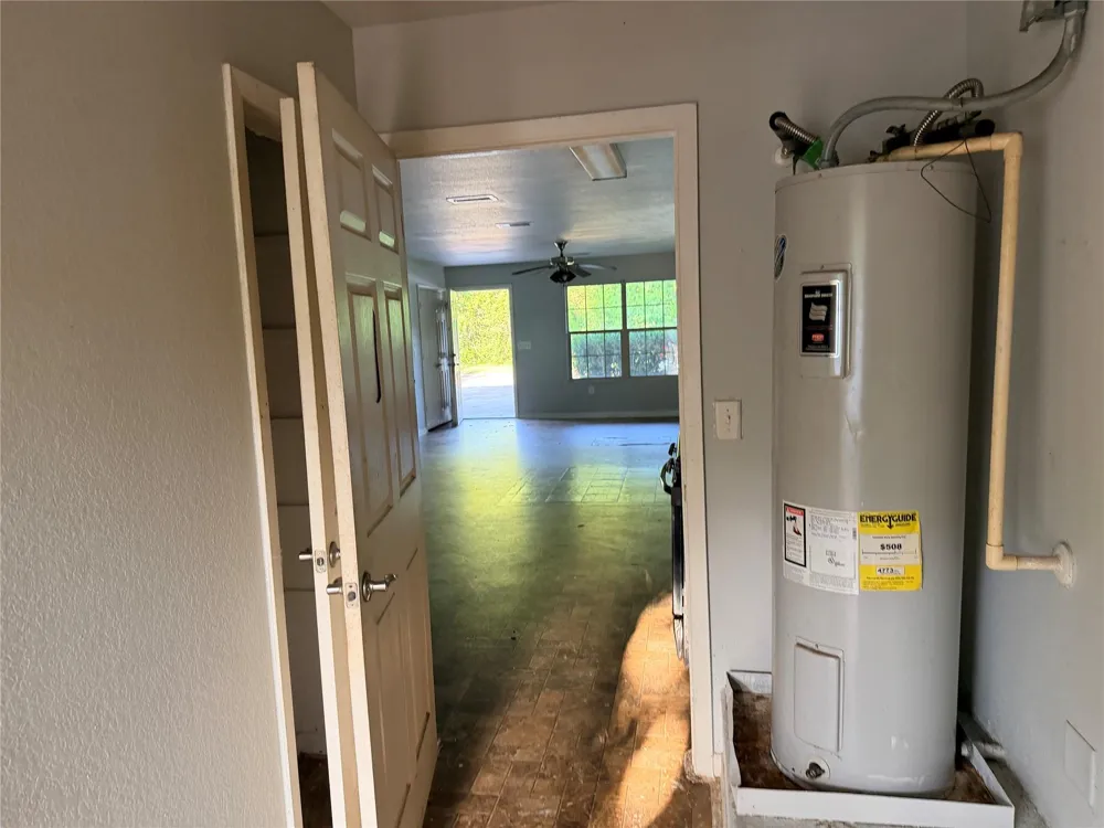 424 Baker Circle Ames, TX 77575