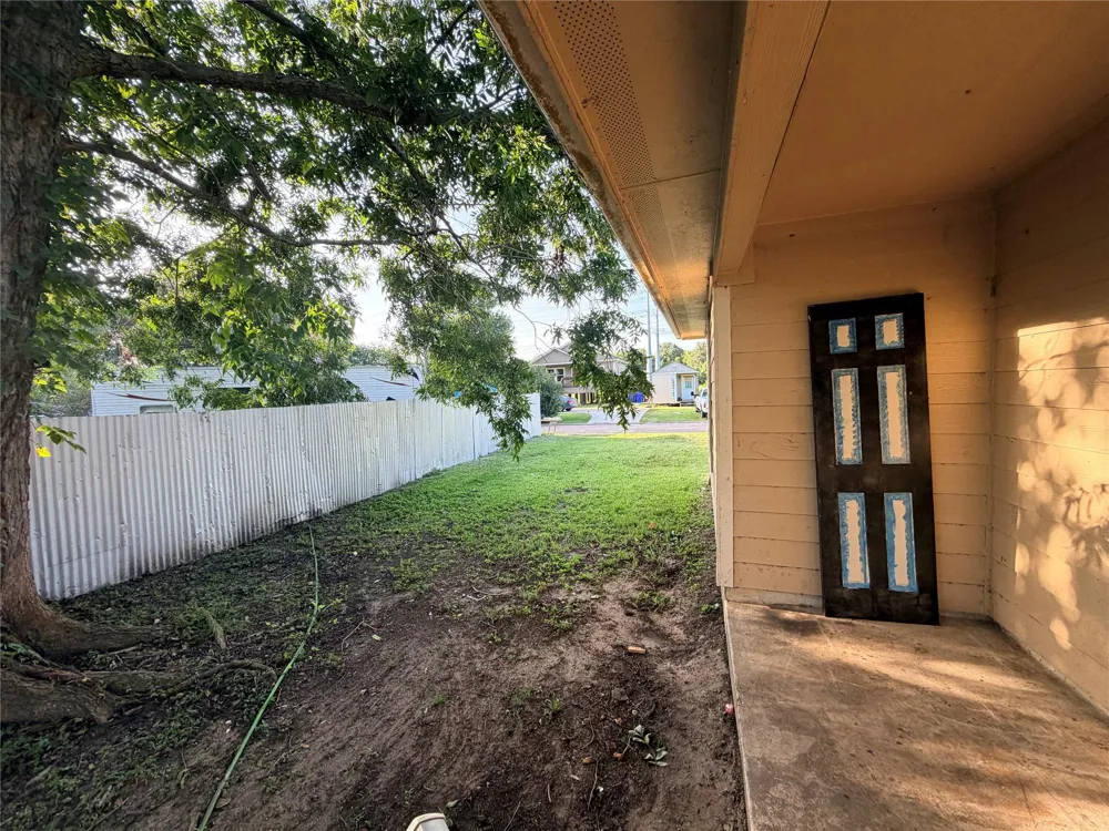 424 Baker Circle Ames, TX 77575