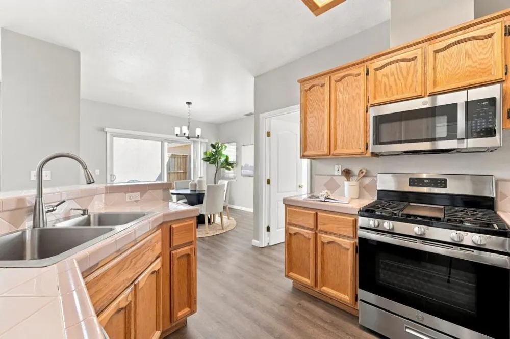 646 Fulstow Court Folsom, CA 95630