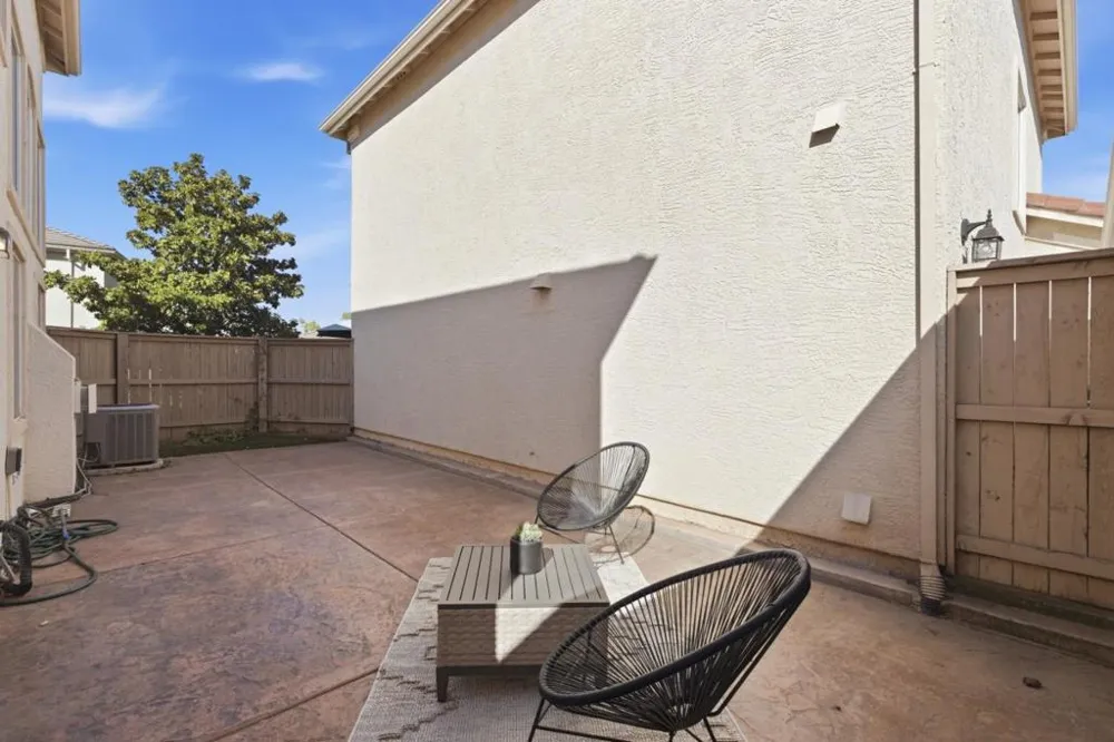 646 Fulstow Court Folsom, CA 95630