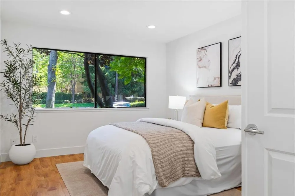 392 Whisman Road Mountain View, CA 94043
