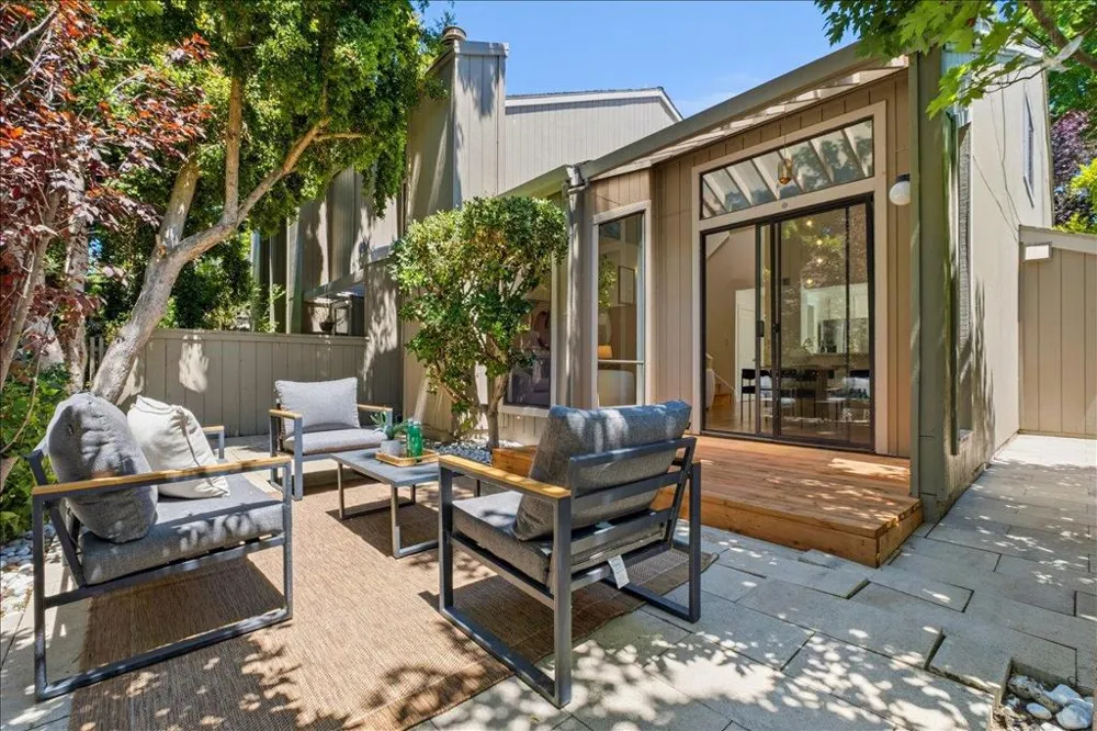392 Whisman Road Mountain View, CA 94043