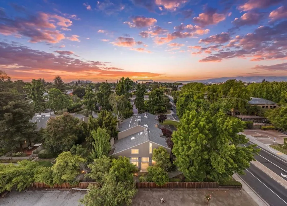 392 Whisman Road Mountain View, CA 94043