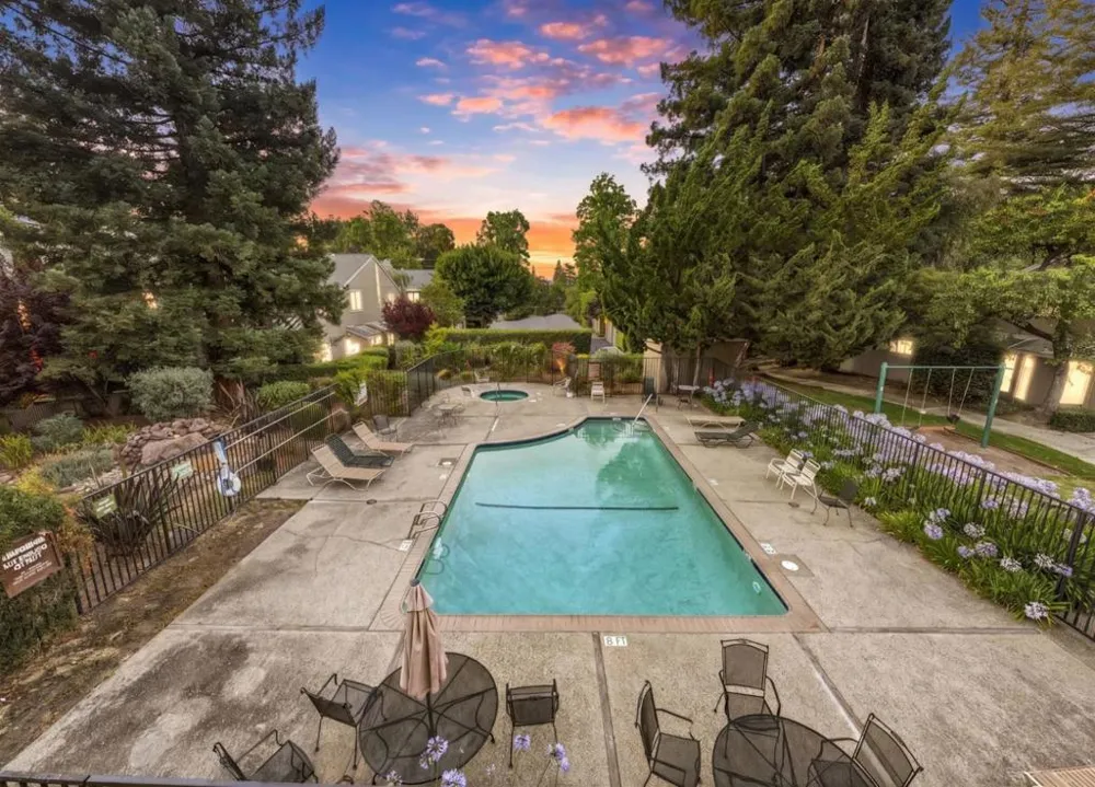 392 Whisman Road Mountain View, CA 94043