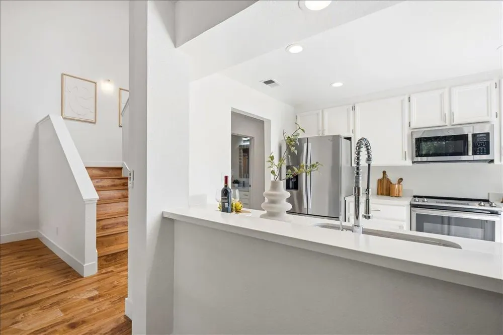 392 Whisman Road Mountain View, CA 94043