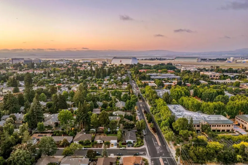 392 Whisman Road Mountain View, CA 94043