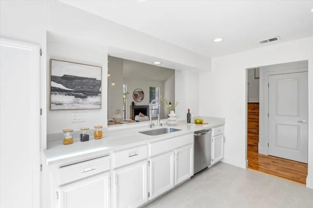 392 Whisman Road Mountain View, CA 94043