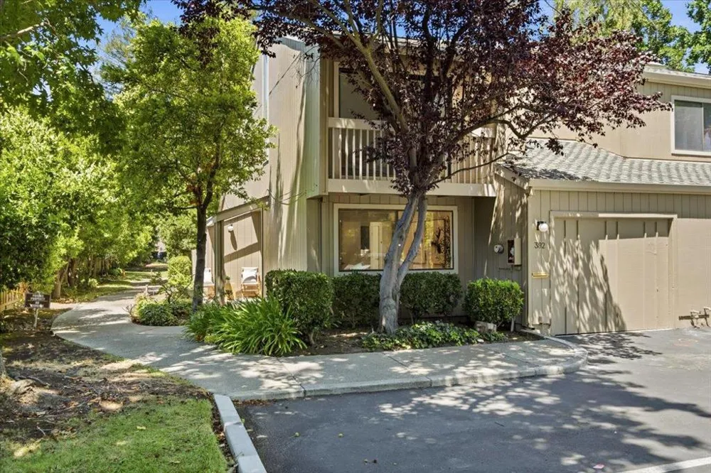 392 Whisman Road Mountain View, CA 94043