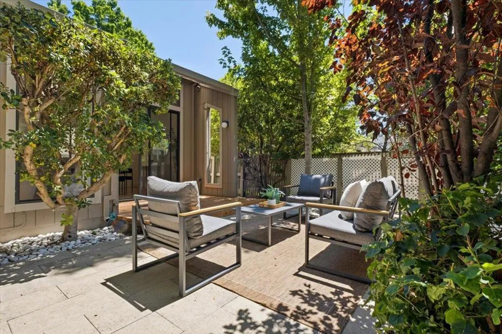 392 Whisman Road Mountain View, CA 94043