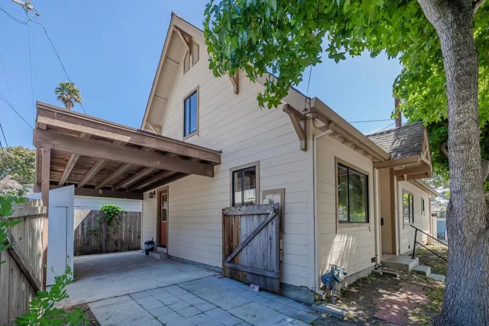 702 Beverly Avenue Capitola, CA 95010