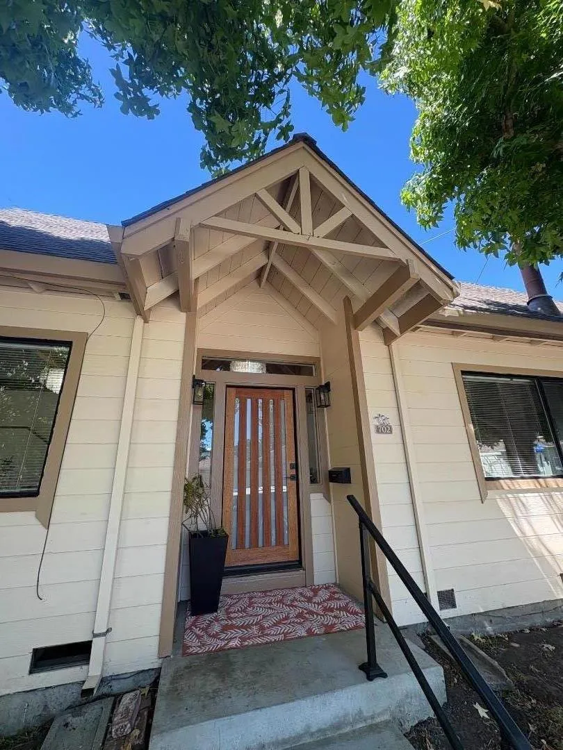 702 Beverly Avenue Capitola, CA 95010