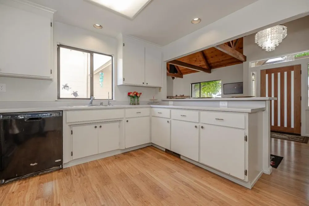 702 Beverly Avenue Capitola, CA 95010