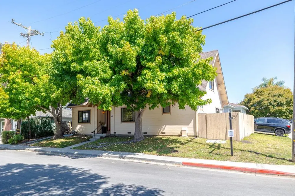 702 Beverly Avenue Capitola, CA 95010