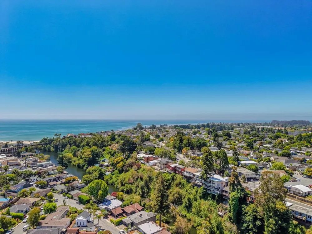 702 Beverly Avenue Capitola, CA 95010