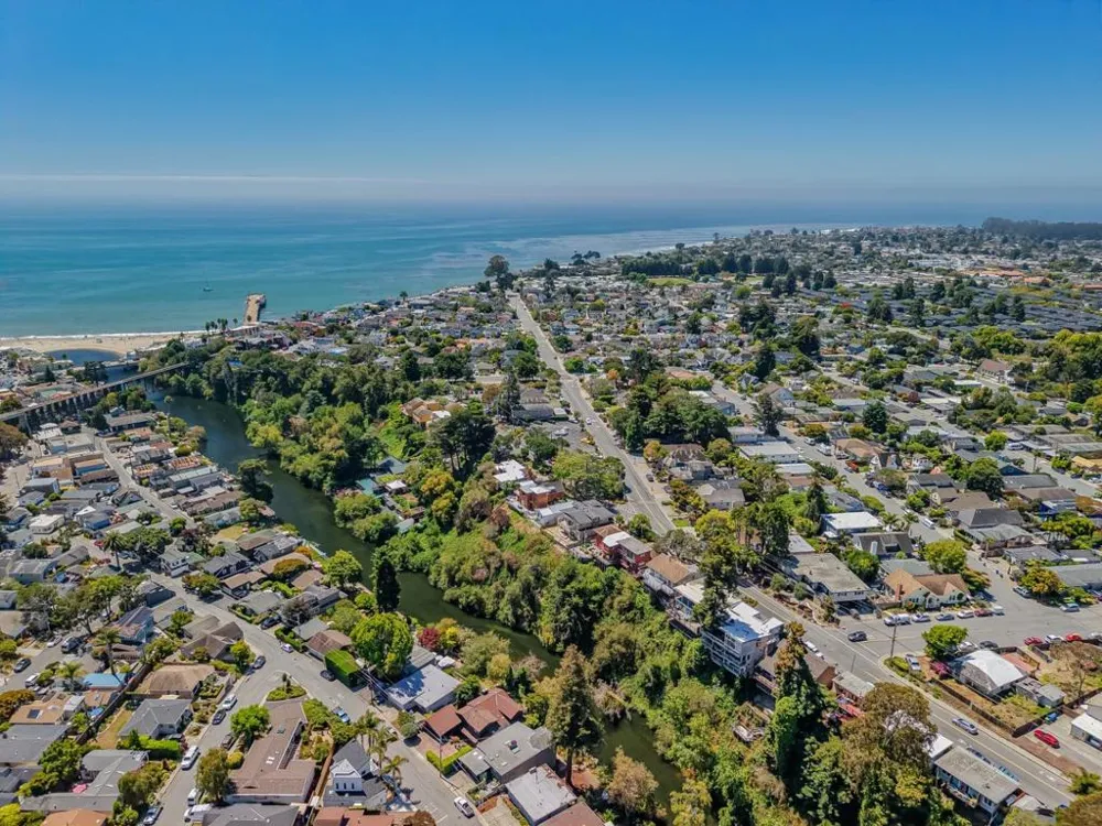 702 Beverly Avenue Capitola, CA 95010