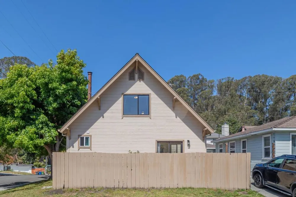 702 Beverly Avenue Capitola, CA 95010