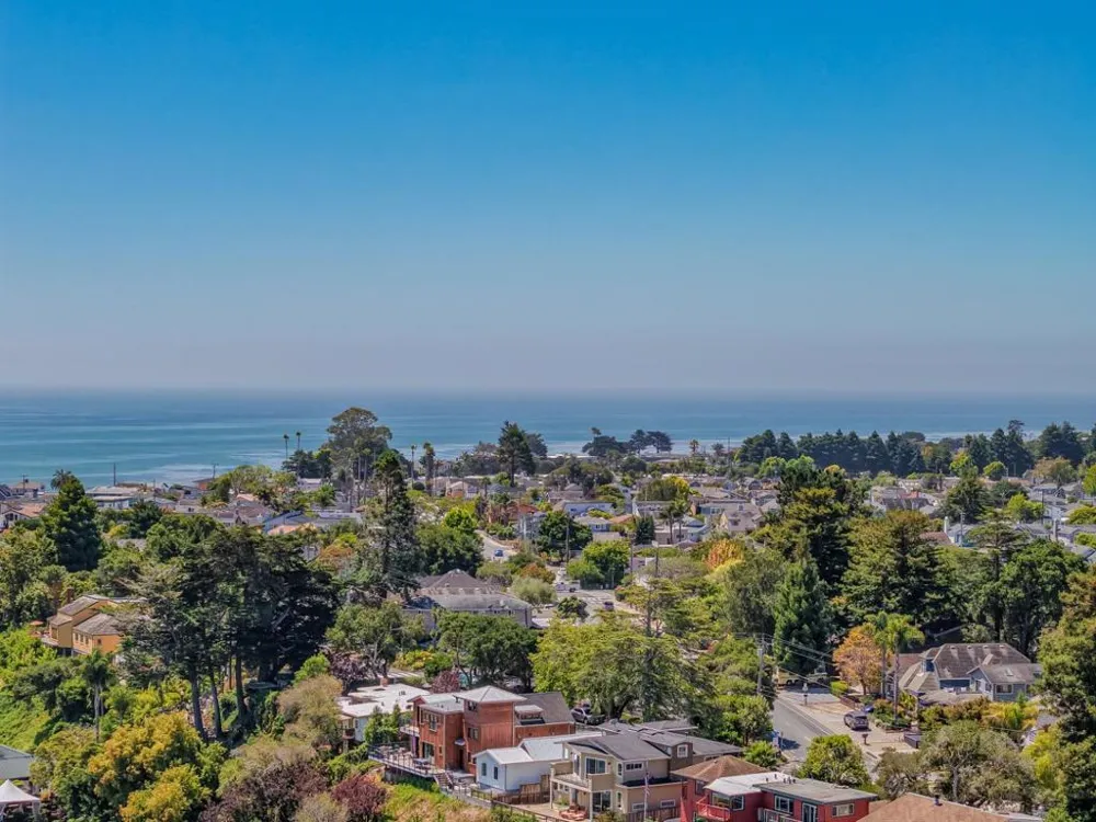 702 Beverly Avenue Capitola, CA 95010