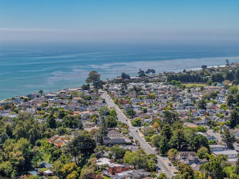 702 Beverly Avenue Capitola, CA 95010