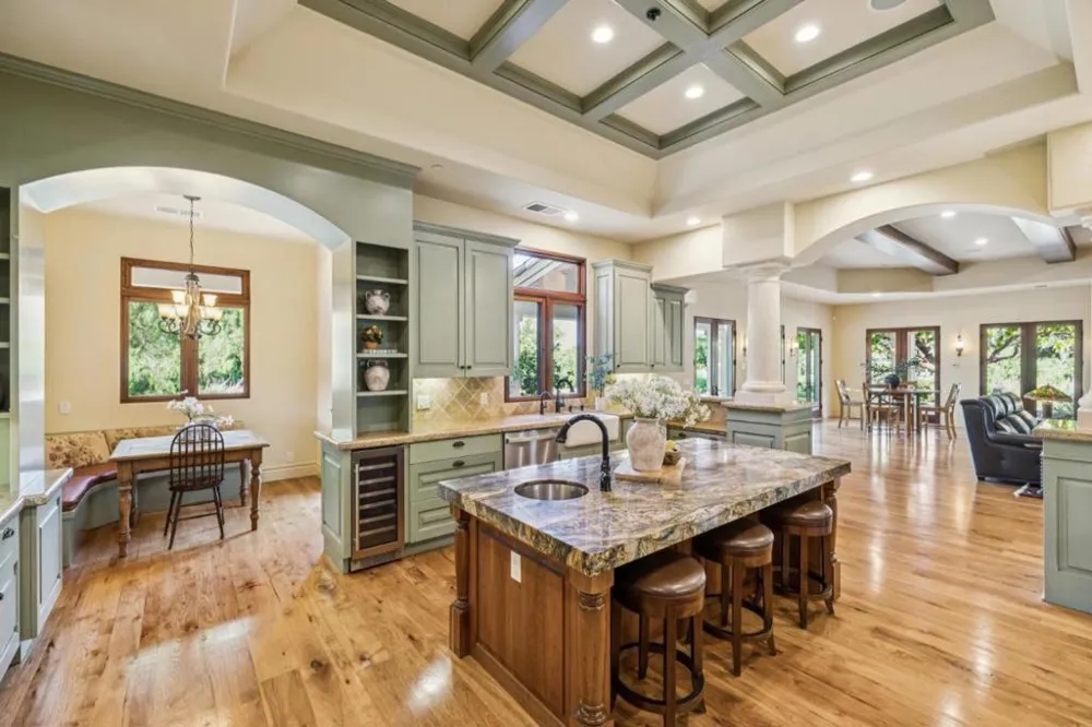 1295 Lions Peak Lane San Martin, CA 95046