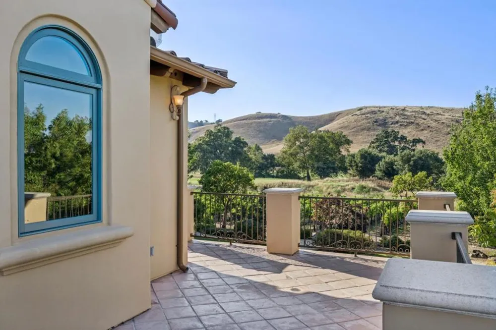 1295 Lions Peak Lane San Martin, CA 95046