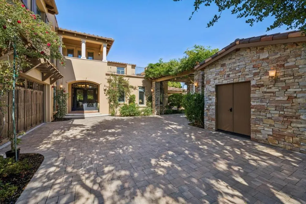 1295 Lions Peak Lane San Martin, CA 95046