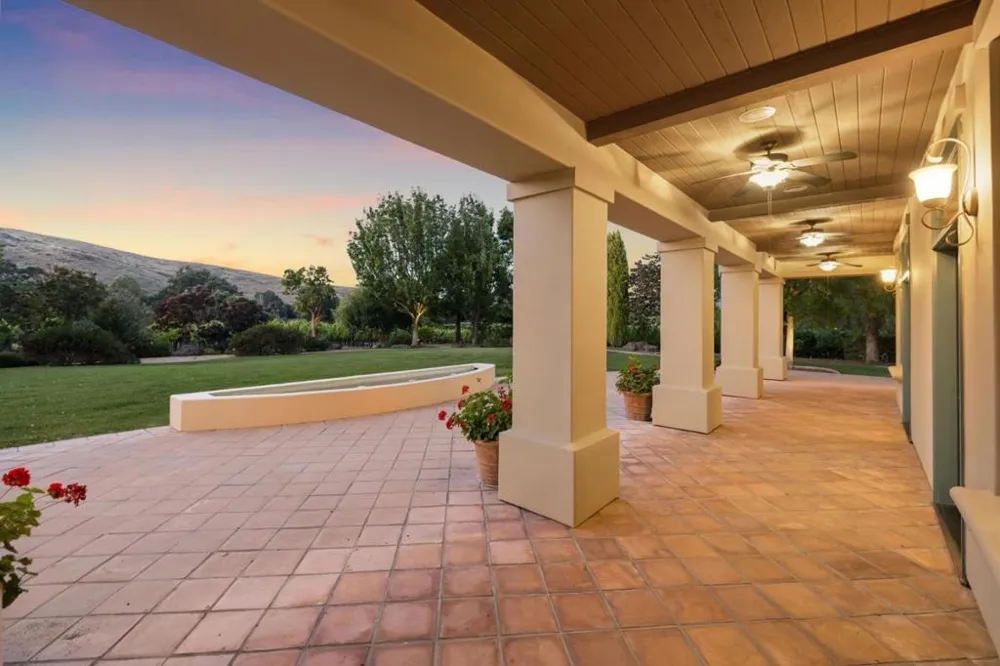 1295 Lions Peak Lane San Martin, CA 95046