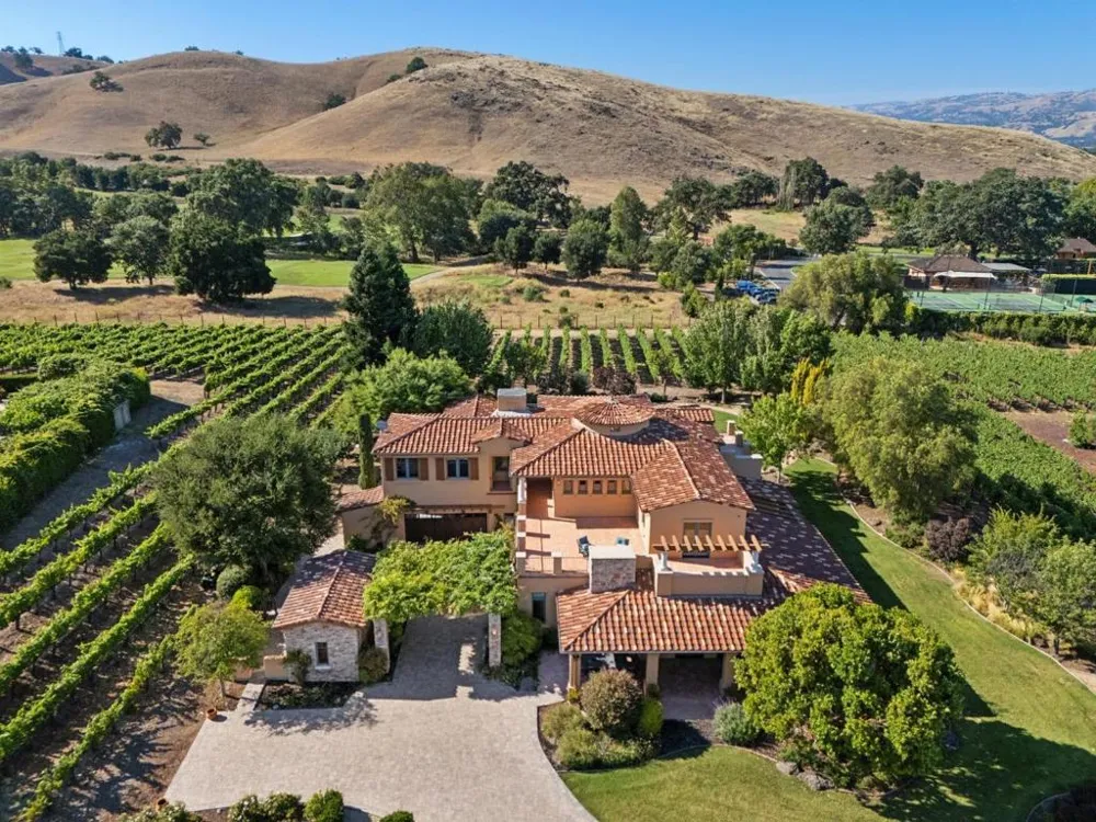 1295 Lions Peak Lane San Martin, CA 95046