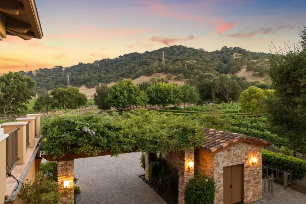 1295 Lions Peak Lane San Martin, CA 95046
