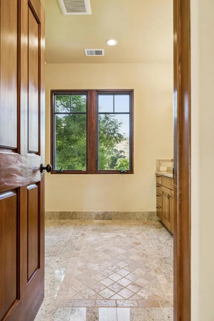 1295 Lions Peak Lane San Martin, CA 95046