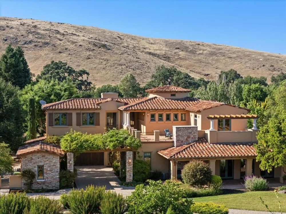 1295 Lions Peak Lane San Martin, CA 95046