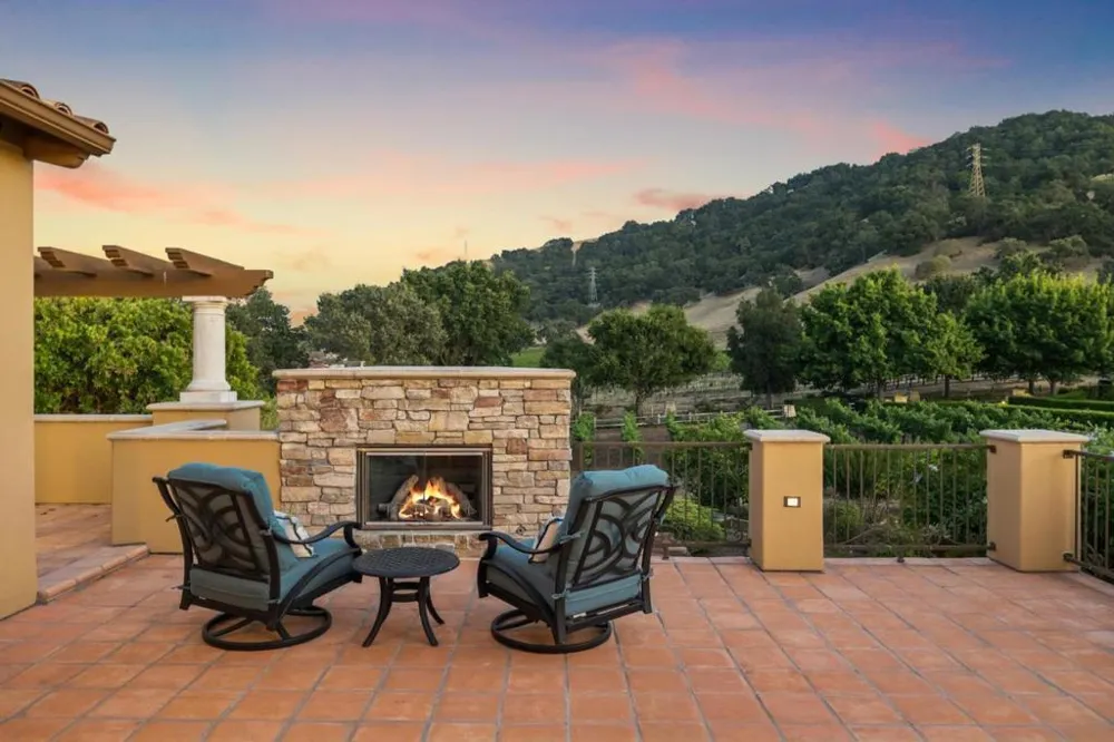 1295 Lions Peak Lane San Martin, CA 95046