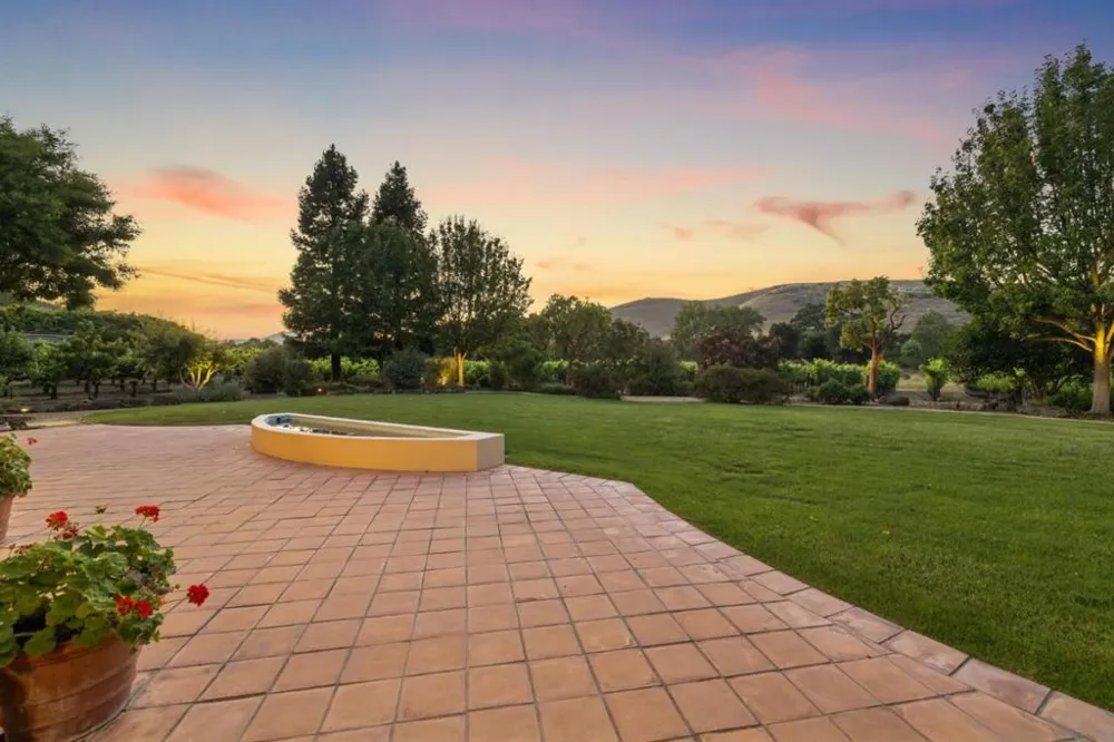 1295 Lions Peak Lane San Martin, CA 95046