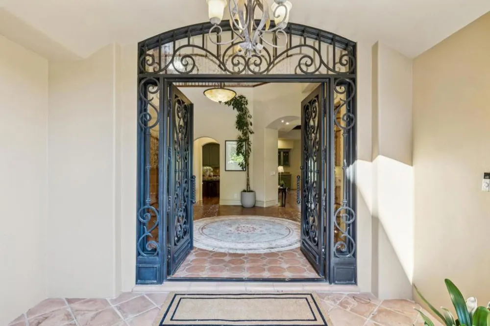 1295 Lions Peak Lane San Martin, CA 95046