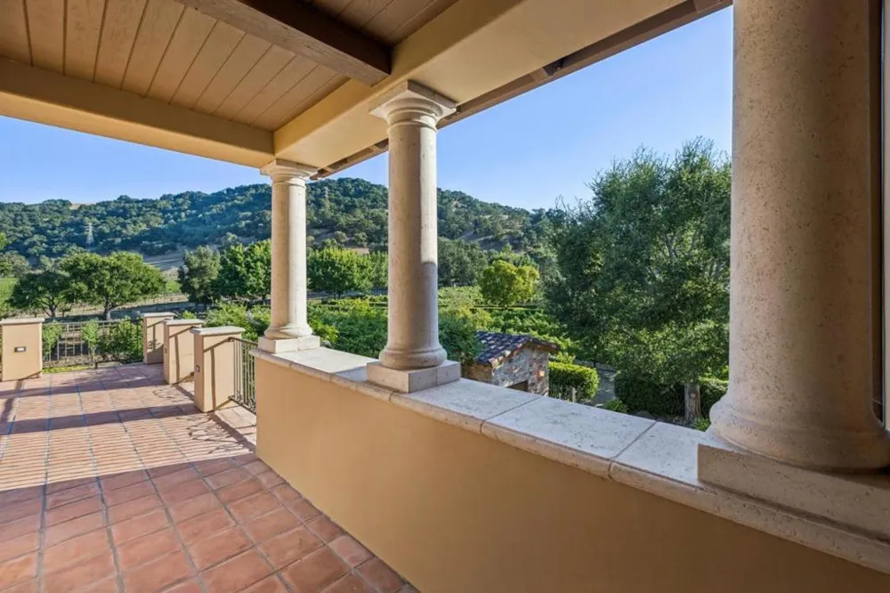 1295 Lions Peak Lane San Martin, CA 95046