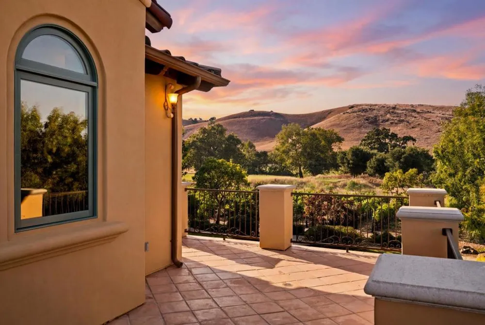 1295 Lions Peak Lane San Martin, CA 95046
