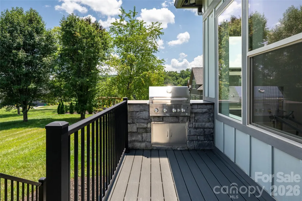 769 Daniel Circle Drive Mills River, NC 28759