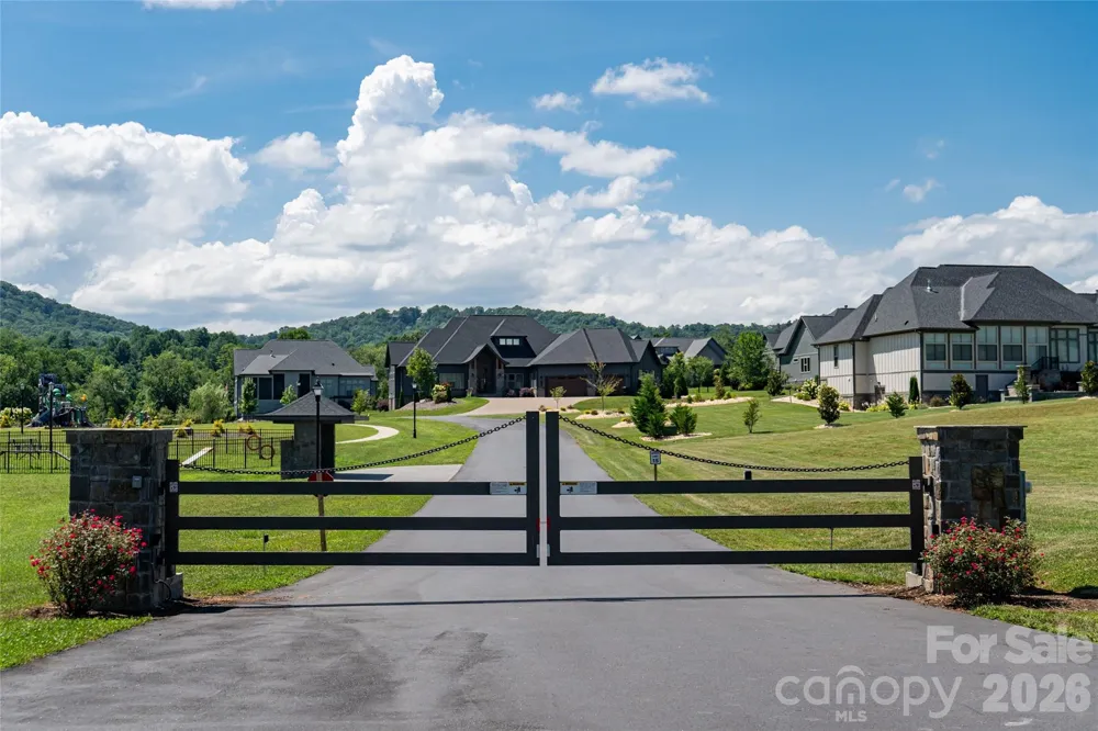 769 Daniel Circle Drive Mills River, NC 28759