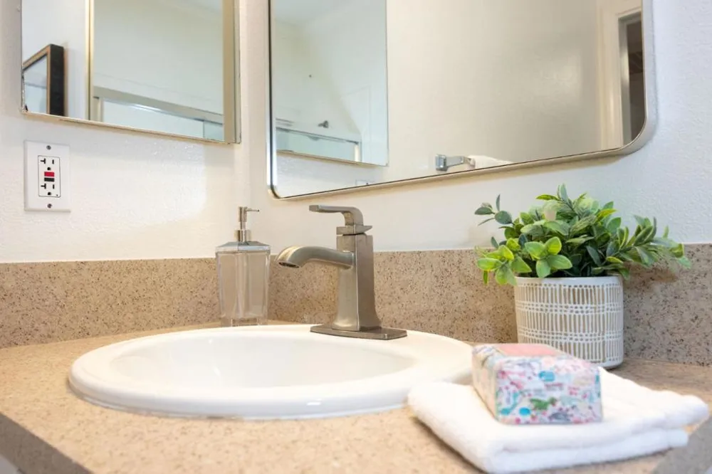 2559 Park Boulevard #M101 Palo Alto, CA 94306