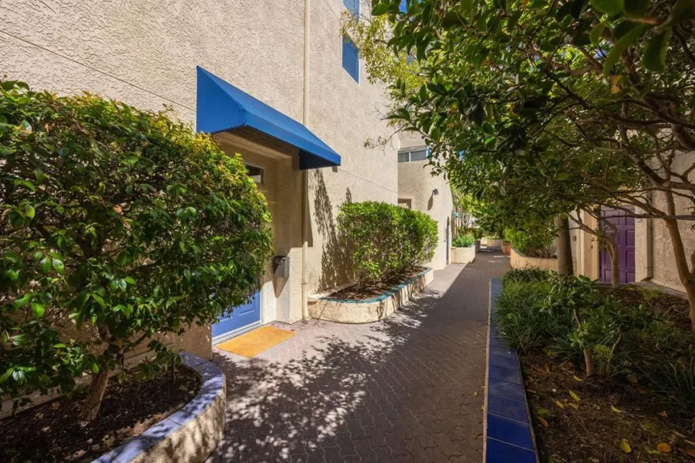 2559 Park Boulevard #M101 Palo Alto, CA 94306