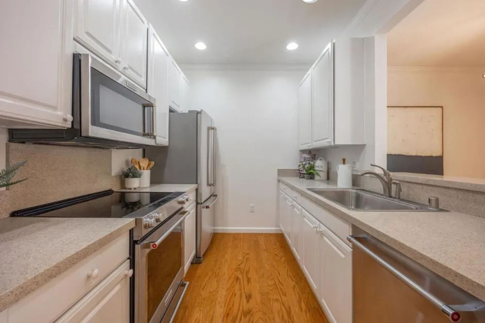 2559 Park Boulevard #M101 Palo Alto, CA 94306