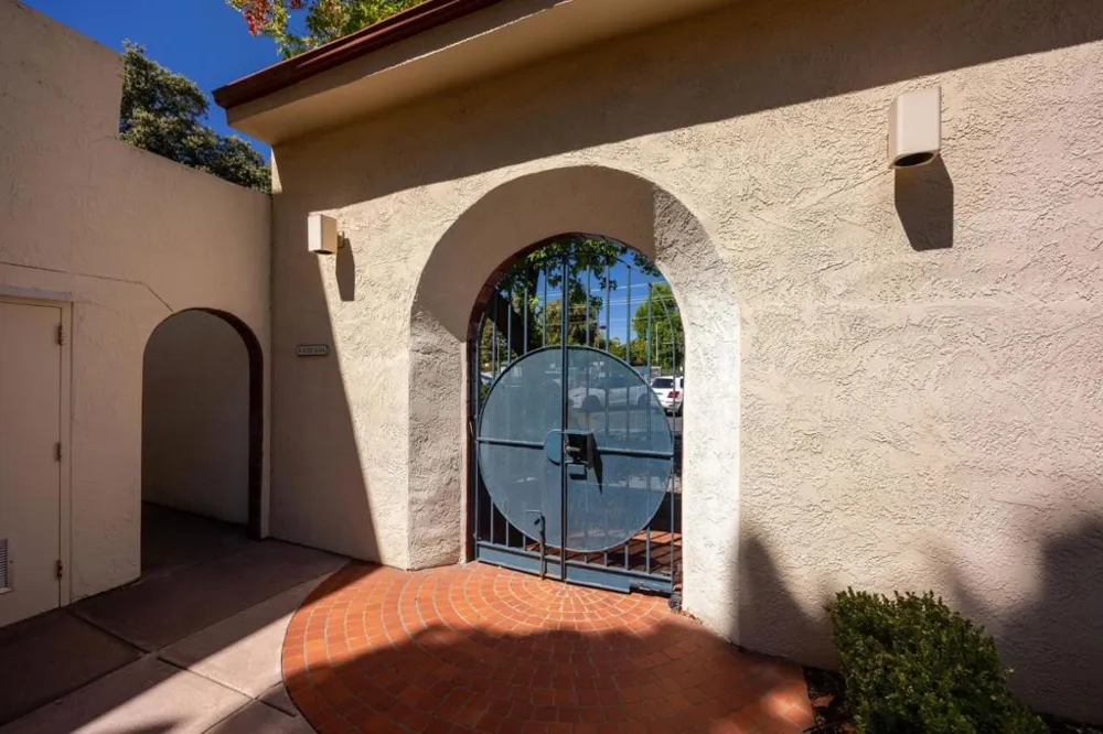 2559 Park Boulevard #M101 Palo Alto, CA 94306